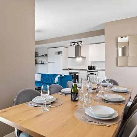 Luxury New Center - Private Parking * Estepona