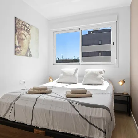 Luxury New Center - Private Parking Apartment