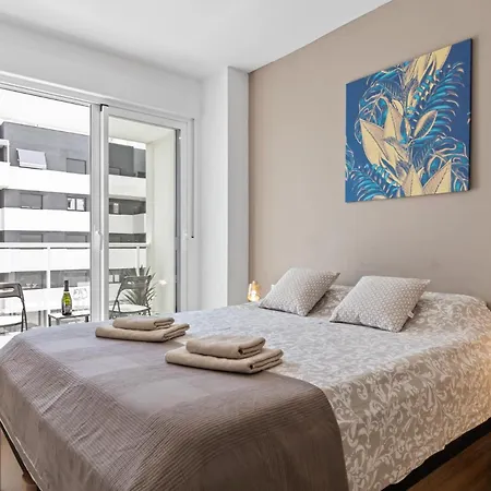 Luxury New Center - Private Parking Apartment