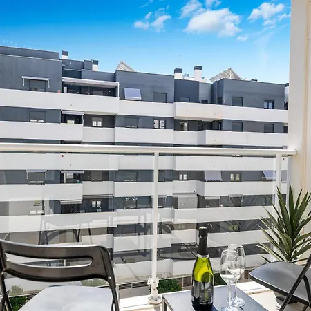 Luxury New Center - Private Parking Estepona